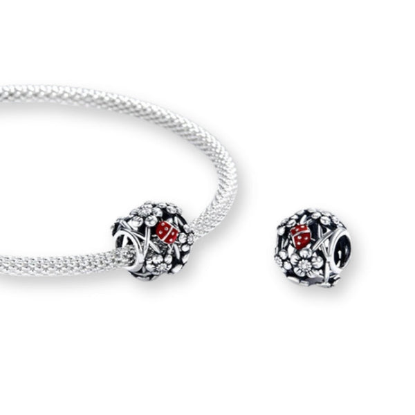 Marienkäfer Charm aus 925er Silber – liebevoll gestalteter Anhänger als Glücksbringer und Symbol für Hoffnung, Schutz und Lebensfreude.