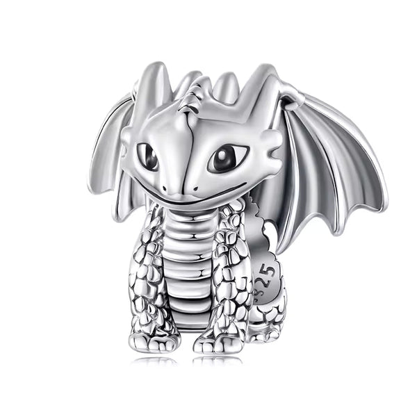 Süßer Drachen Charm aus 925er Silber – mystisches Schmuckstück mit liebevollen Details für Drachenliebhaber und Fantasy-Fans.