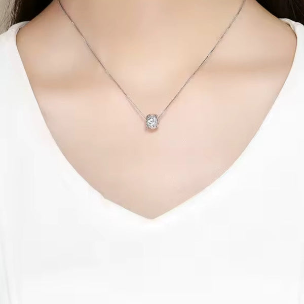 Herzchen Charm aus 925er Silber – schlichter, glänzender Anhänger als Symbol für Liebe, Nähe und Verbundenheit.