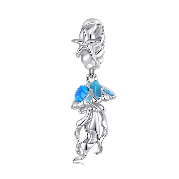 Quallen Charm-Anhänger aus 925er Silber – edles Design mit fließenden Tentakeln, inspiriert von der Schönheit des Ozeans. Perfekt für Meeresliebhaber. 🌊✨