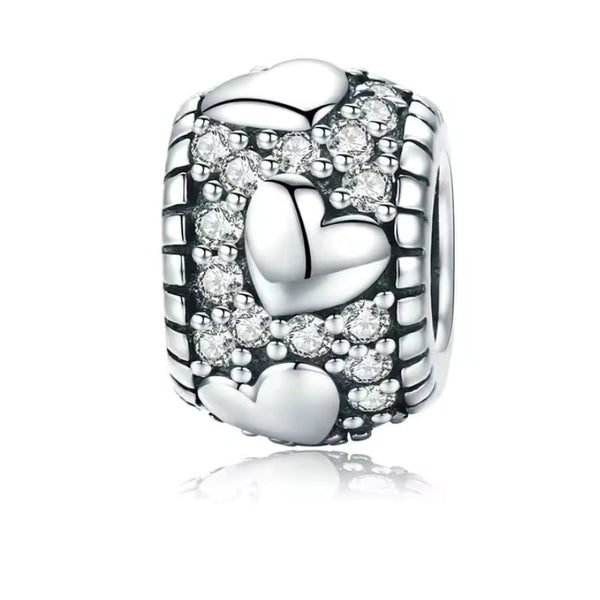 Herzchen Charm aus 925er Silber – schlichter, glänzender Anhänger als Symbol für Liebe, Nähe und Verbundenheit.
