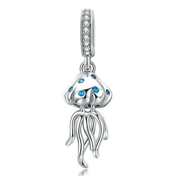 Quallen Charm-Anhänger aus 925er Silber – edles Design mit fließenden Tentakeln, inspiriert von der Schönheit des Ozeans. Perfekt für Meeresliebhaber. 🌊✨