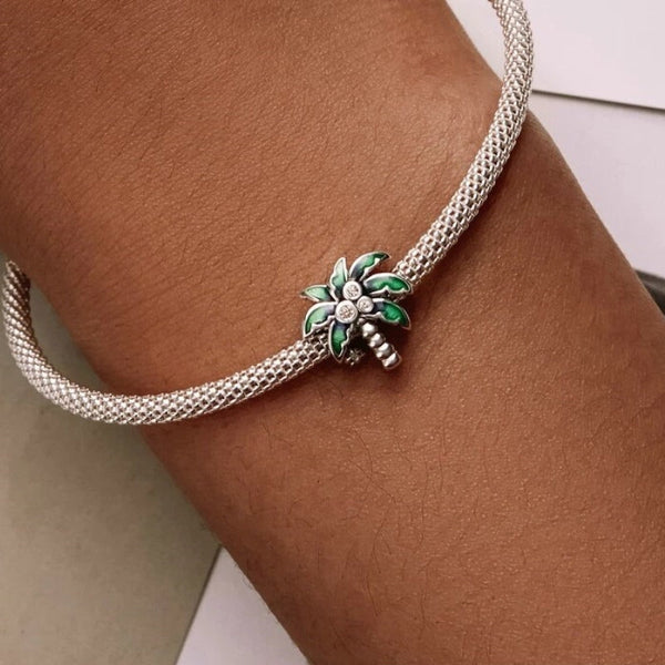 Silberner Palmen Charm mit Kokosnuss-Design – inspiriert von tropischen Stränden & einsamen Inseln. Perfekt für Urlaubsliebhaber & Karibik-Fans. 🌴🥥✨