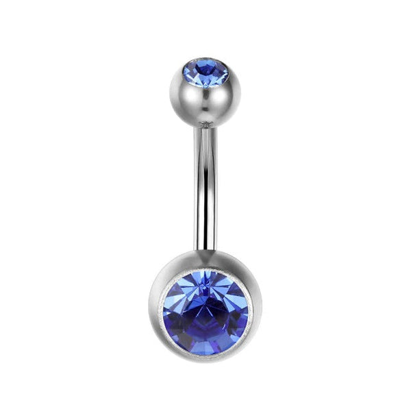 Titan Bauchnabelpiercing mit saphirblauen Zirkonia Kristallen von Falkenkoenig Schmuck. Dieses Bauchnabelpiercing ist erhältlich mit der Stablänge 12mm, 10mm und 8mm.