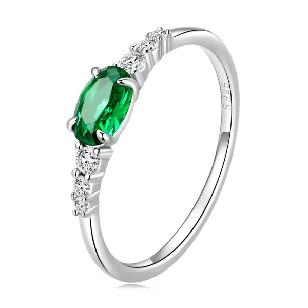 Solitär Fingerring in grün aus 925er Silber– elegantes Schmuckstück mit femininer Ausstrahlung.