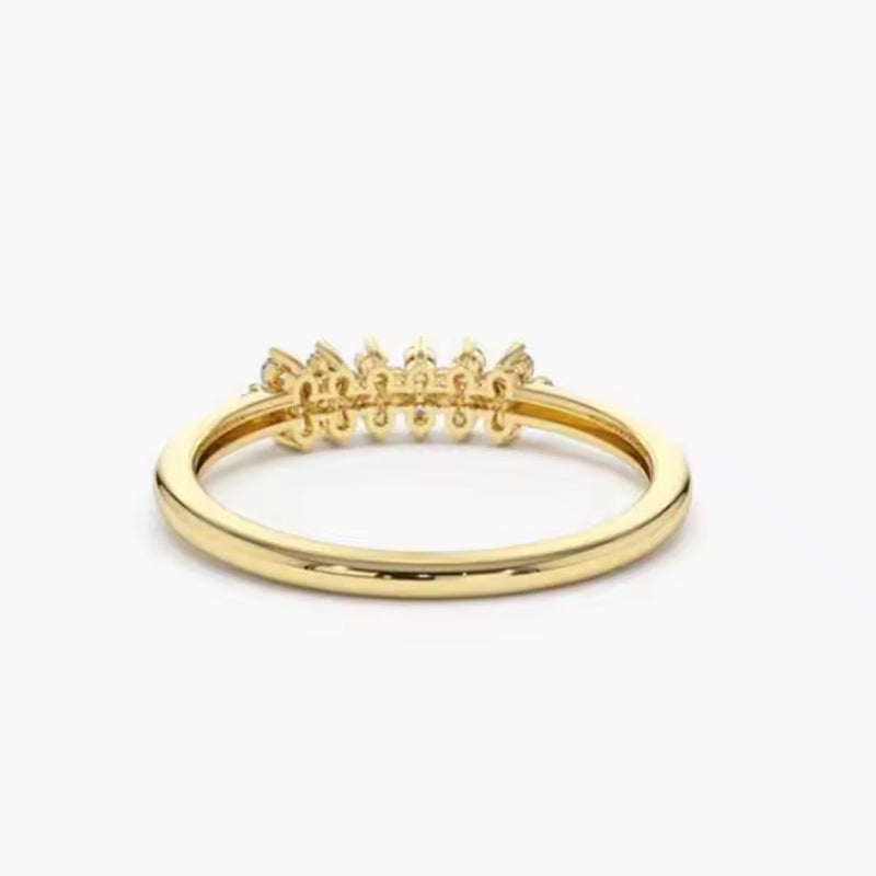 Moissanite Fingerring aus vergoldetem 925er Silber – nachhaltige Alternative zum Diamanten, luxuriöser Solitärring in Goldoptik.