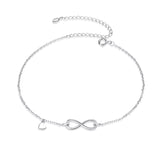 Silbernes Fußkettchen mit Unendlichkeitszeichen – zarter Schmuck mit Bedeutung für Sommer, Liebe & Verbundenheit.