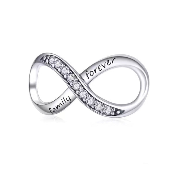Family Forever, Unendlichkeits Charm-Anhänger aus 925er Silber mit Kristallen – funkelndes Infinity-Symbol für Liebe, Familie & ewige Verbindung.