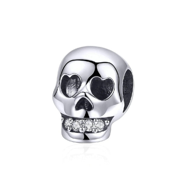 Totenkopf Skull Charm aus 925er Silber mit glitzernden Kristallzähnen – kraftvoller, funkelnder Anhänger für Mut, Wandel und Individualität.