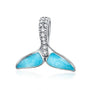 Wal Flossen Charm-Anhänger aus 925er Silber mit blauer Emaille und weißen Kristallen – tragbar am Armband oder an der Kette, inspiriert vom Meer.