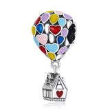 Bunter Heißluftballon Charm aus 925er Silber mit Emaille – farbenfrohes Schmuckstück als Symbol für Freiheit, Aufbruch und Träume.
