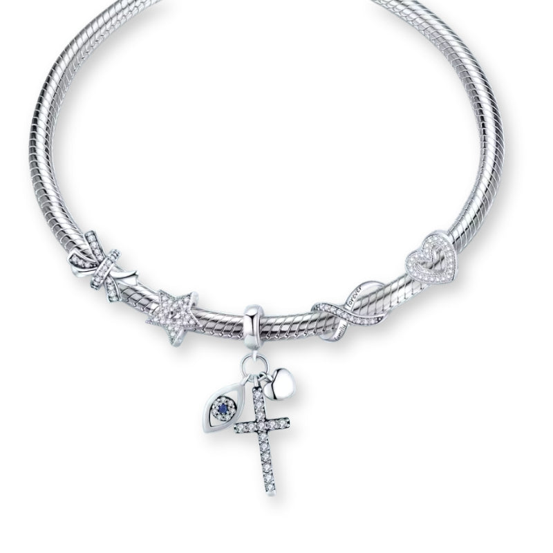 Sternen Charm aus 925er Silber, besetzt mit zahlreichen Kristallen – funkelndes Symbol für Hoffnung, Licht und innere Führung.