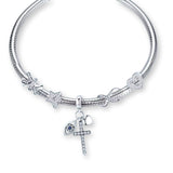 Sternen Charm aus 925er Silber, besetzt mit zahlreichen Kristallen – funkelndes Symbol für Hoffnung, Licht und innere Führung.