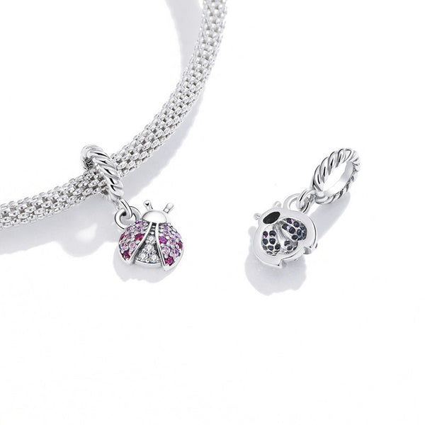 Marienkäfer Charm aus 925er Silber – liebevoll gestalteter Anhänger als Glücksbringer und Symbol für Hoffnung, Schutz und Lebensfreude.