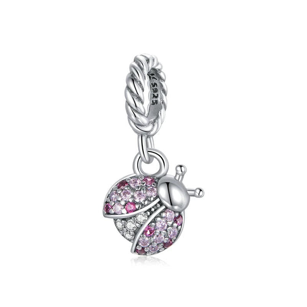 Marienkäfer Charm aus 925er Silber – liebevoll gestalteter Anhänger als Glücksbringer und Symbol für Hoffnung, Schutz und Lebensfreude.