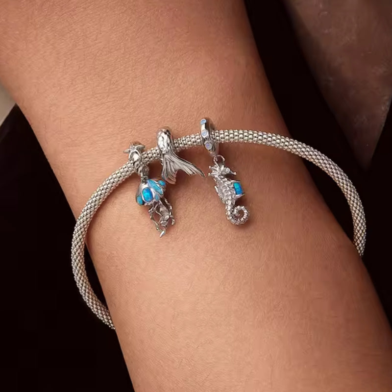 Silberner Fisch-Flossen Charm in Meerjungfrauen-Optik – inspiriert vom Ozean, perfekt als Schutzsymbol & maritimer Schmuck für Meeresliebhaber. 🐟🌊✨
