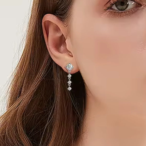Moissanite Ohrstecker aus 925er Silber – nachhaltige Alternative zum Diamanten, brillant geschliffen, zeitlos elegant.