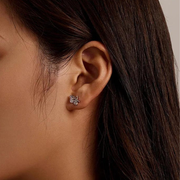 Herzen Ohrstecker aus 925er Silber – besetzt mit vielen Kristallen, romantischer Schmuck für Damen, elegant & funkelnd.