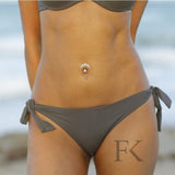 „Luna Bauchnabelpiercing aus Chirurgenstahl 316L mit halbmondförmigem Kristallbesatz und flacher Rückseite für höchsten Tragekomfort ✨🌙“