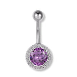 Bauchnabelpiercing aus Chirurgenstahl 316L mit 10 mm großem, lilafarbenem Zirkonia-Kristall – rund geschliffen, glänzend und elegant.