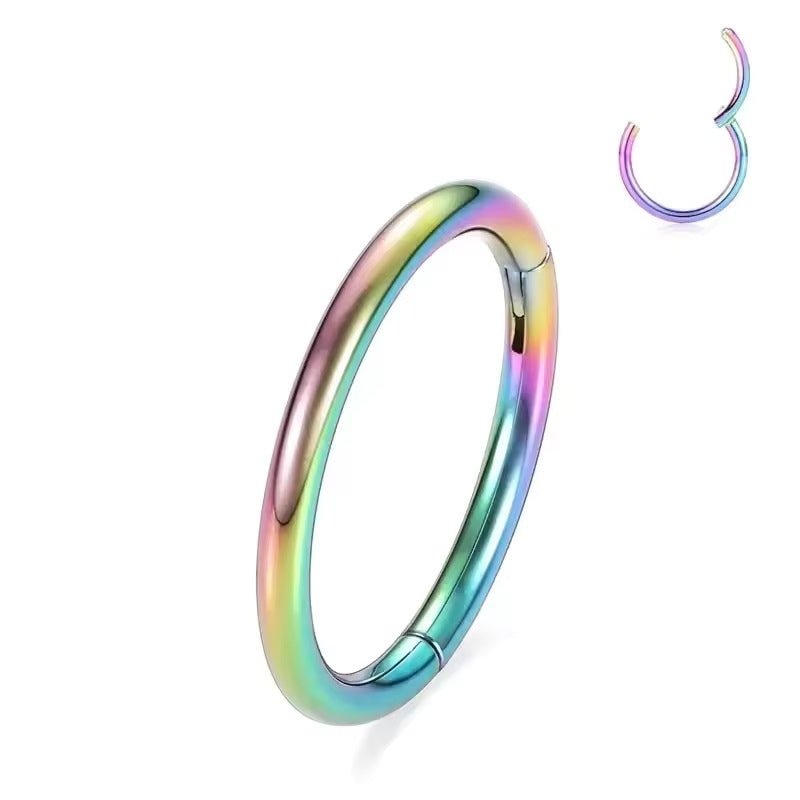 Rainbow Septum Clicker aus Titan – vielseitiger, hypoallergener Nasenring für Septum, Helix & Tragus. Leicht, langlebig & komfortabel. ✨🔩